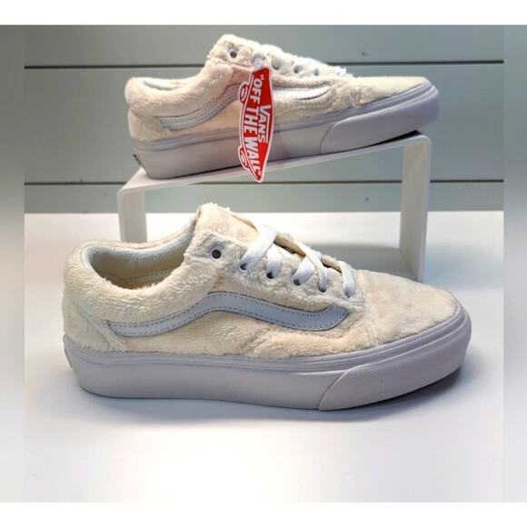 VANS Old Skool Sherpa Faux Fur Women's Low Top Lace-Up Sneakers White, Size 8.5 - Picture 3 of 5